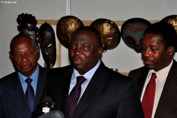 La  medaille de  «L’ELEPHANT» : Attribuée à Adjoumani, via « Notre Voie 04/10 »